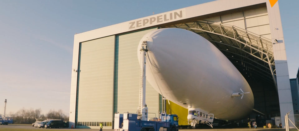 自由騎行車手乘飛艇抵達阿爾卑斯山山頂 自由騎行車手乘飛艇抵達阿爾卑斯山山頂 - 俄羅斯衛星通訊社