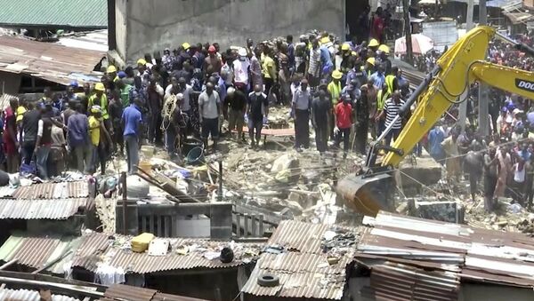 尼日利亚学校楼房垮塌 包括儿童在内约20人获救 - 俄罗斯卫星通讯社