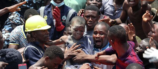 尼日利亚校舍垮塌  5名学生遇难 - 俄罗斯卫星通讯社