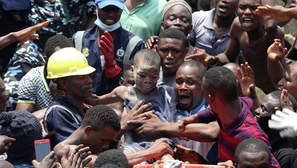 尼日利亚校舍垮塌  5名学生遇难 - 俄罗斯卫星通讯社