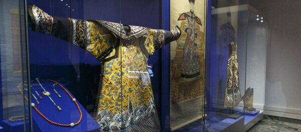 俄薩馬拉市舉辦中國清朝皇家服飾展 俄薩馬拉市舉辦中國清朝皇家服飾展 - 俄羅斯衛星通訊社