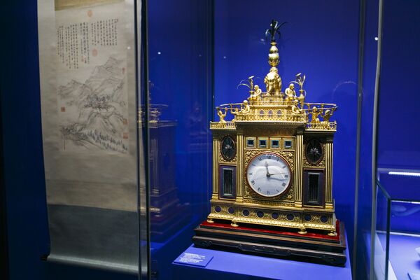 清乾隆年間（1736-1796）帶有人像的座鐘，廣州 - 俄羅斯衛星通訊社