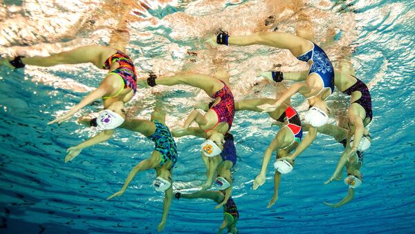 Сборная России по синхронному плаванию во время тренировки - 俄羅斯衛星通訊社