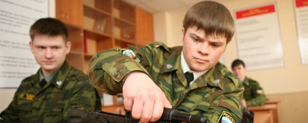 Студенты во время занятий на военной кафедре вуза - 俄羅斯衛星通訊社