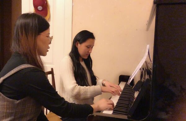 武晋芳进行钢琴教学 - 俄罗斯卫星通讯社