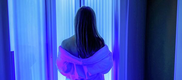 英國女孩在土耳其曬黑上癮 英國女孩在土耳其曬黑上癮 - 俄羅斯衛星通訊社