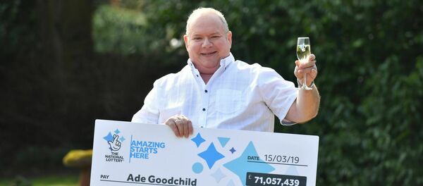 英国工人买彩票中9400万美元大奖 - 俄罗斯卫星通讯社