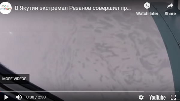 俄“寒冷之王”穿短裤跳伞创世界纪录 - 俄罗斯卫星通讯社