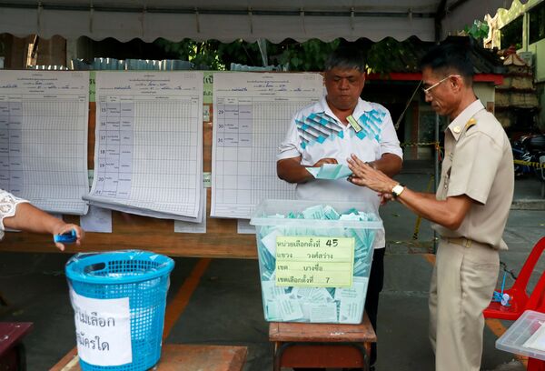 泰國統計選票票數 泰國統計選票票數 - 俄羅斯衛星通訊社