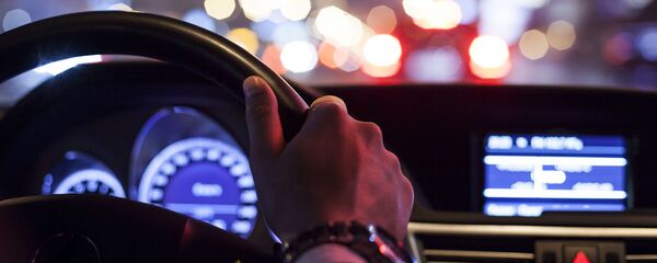 Водитель за рулем автомобиля - 俄罗斯卫星通讯社