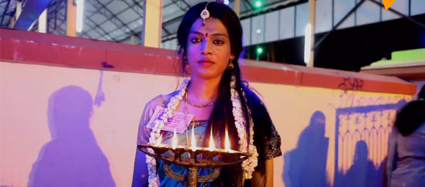 印度数千男子穿纱丽 - 俄罗斯卫星通讯社