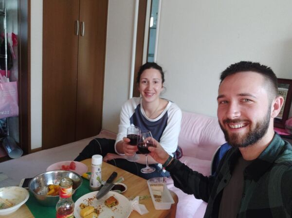 欢迎晚餐·克谢尼娅和来自以色列的“沙发客” 欢迎晚餐·克谢尼娅和来自以色列的“沙发客” - 俄罗斯卫星通讯社