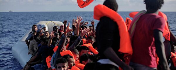 Мигранты в Средиземном море - 俄罗斯卫星通讯社