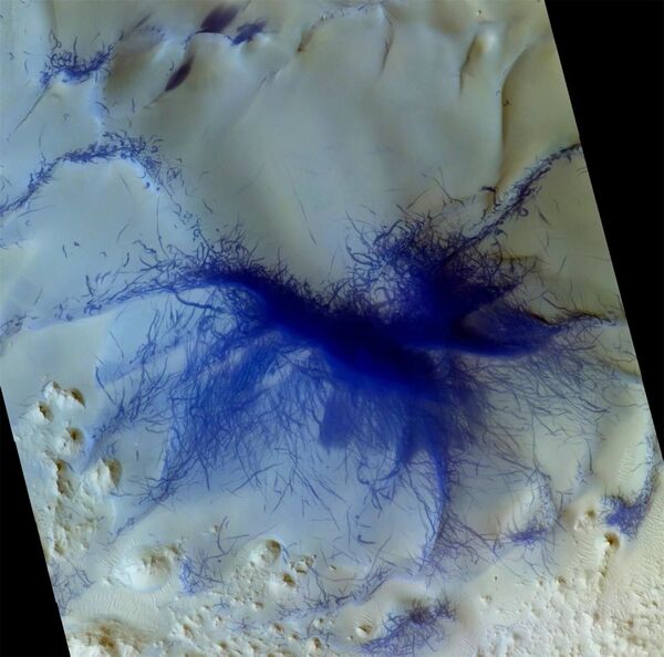 跟蹤氣體軌道器TGO拍攝的火星Terra Sabaea區 - 俄羅斯衛星通訊社