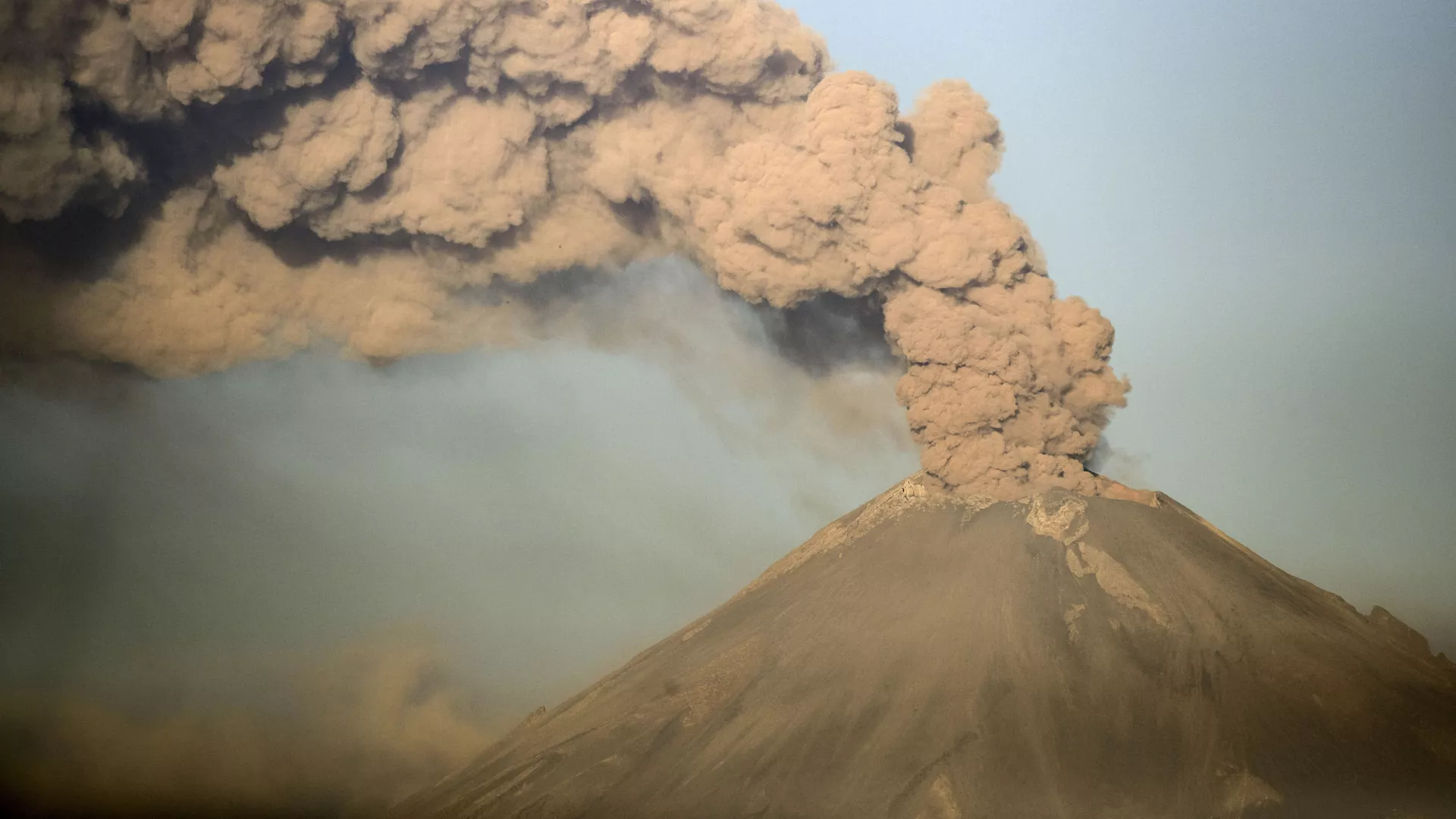 墨西哥波波卡特佩特火山 資料圖