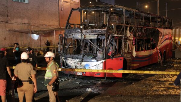 媒體：秘魯公交巴士起火致20人死亡 - 俄羅斯衛星通訊社