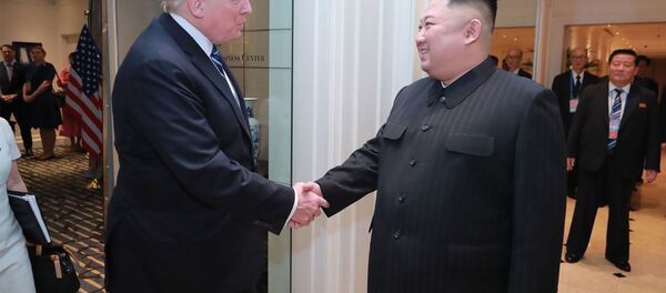 Лидер КНДР Ким Чен Ын во время встречи с президентом США Дональдом Трампом в Ханое - 俄羅斯衛星通訊社