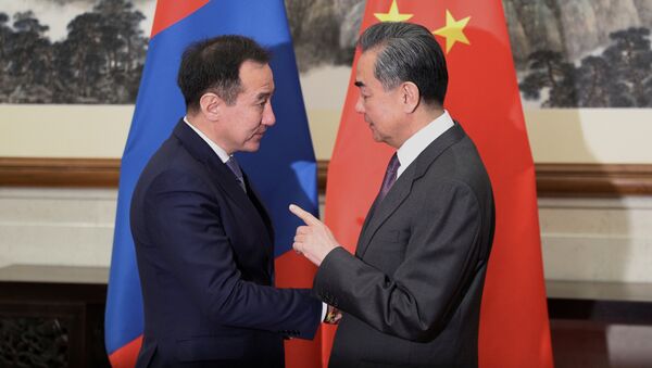 Chinese State Councilor and Foreign Minister Wang, shakes hands with Mongolian Foreign Minister Tsogtbaatar before the meeting at Diaoyutai State Guesthouse in Beijing - 俄羅斯衛星通訊社