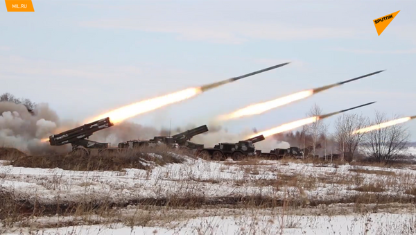 俄軍在車里雅賓斯克郊外舉行火箭炮實彈演習 - 俄羅斯衛星通訊社