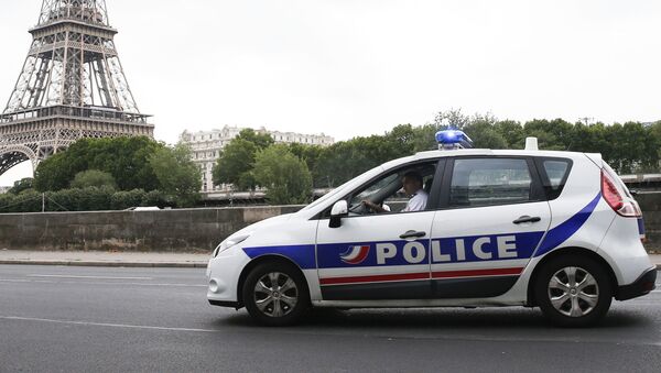 法国巴黎十六区因建筑起重机有倾倒风险疏散约50人 - 俄罗斯卫星通讯社