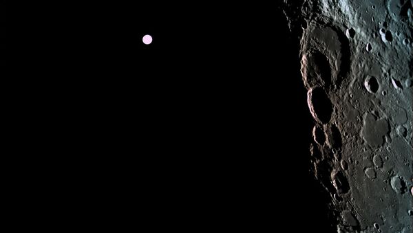 Коллективная фотография Луны и Земли, полученная зондом Берешит с высоты в 500 километров - 俄罗斯卫星通讯社