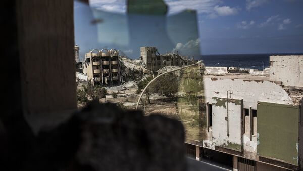 Вид на Триполи сквозь разбитое окно, Ливия - 俄罗斯卫星通讯社