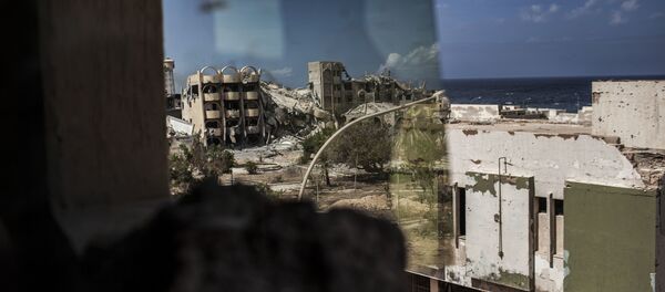 Вид на Триполи сквозь разбитое окно, Ливия - 俄罗斯卫星通讯社