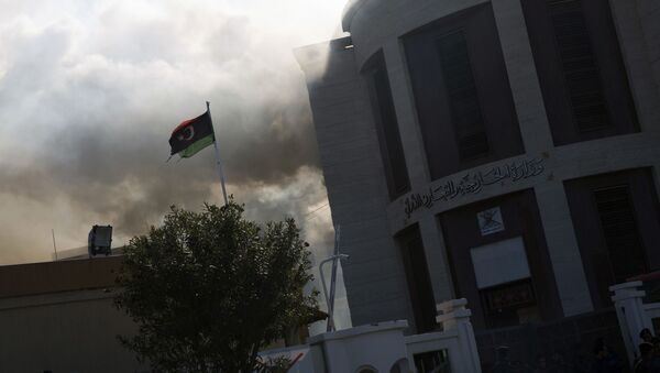 Дым у здания министерства иностранных дел в Триполи, Ливия - 俄罗斯卫星通讯社
