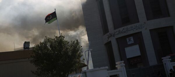 Дым у здания министерства иностранных дел в Триполи, Ливия - 俄罗斯卫星通讯社