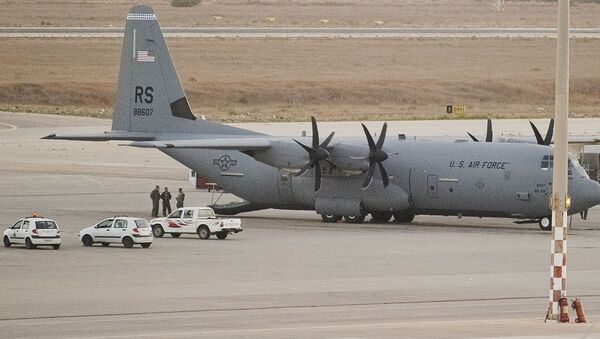 Американский военно-транспортный самолет C-130 Hercules в аэропорту Триполи, Ливия - 俄羅斯衛星通訊社