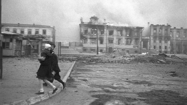 На Вокзальной площади Сталинграда во время налета немецкой авиации во время Великой Отечественной войны, 1942 год - 俄羅斯衛星通訊社