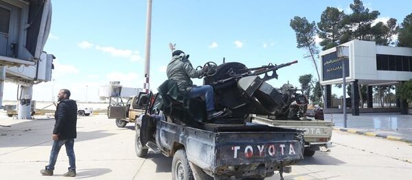 利比亞國民軍空襲的黎波里唯一還在運轉的機場 - 俄羅斯衛星通訊社