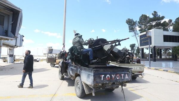 利比亚国民军空袭的黎波里唯一还在运转的机场 - 俄罗斯卫星通讯社