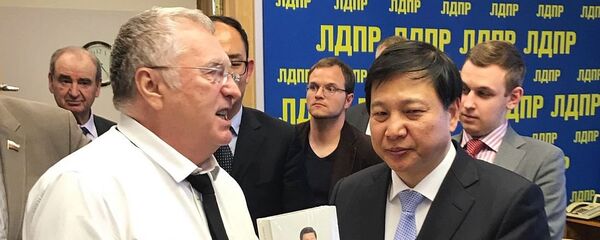 日里諾夫斯基在莫斯科會見了中共中央對外聯絡部副部長錢洪山 - 俄羅斯衛星通訊社