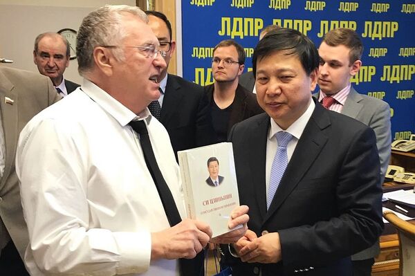 日里诺夫斯基在莫斯科会见了中共中央对外联络部副部长钱洪山 - 俄罗斯卫星通讯社