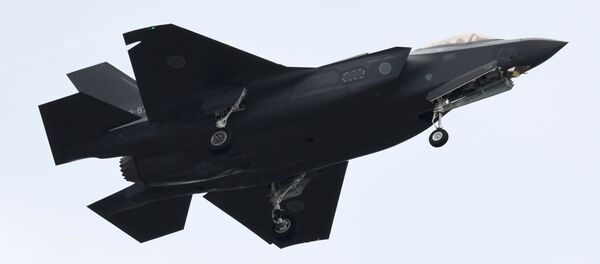 Истребитель F-35 японских ВВС в небе над Осакой - 俄羅斯衛星通訊社