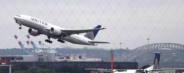 被強行拖下美聯航航班的醫生終於打破沈默 - 俄羅斯衛星通訊社