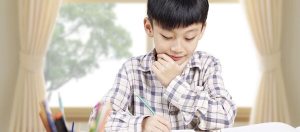 俄政府建議學生遠程學習應如何緩解眼疲勞和保持正確坐姿 俄政府建議學生遠程學習應如何緩解眼疲勞和保持正確坐姿 - 俄羅斯衛星通訊社