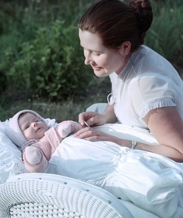 1961年,瓦莲金娜和小女儿 1961年,瓦莲金娜和小女儿 - 俄罗斯卫星通讯社