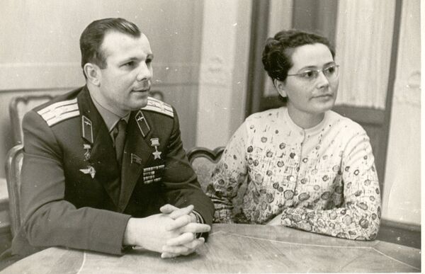 尤里和瓦莲金娜 - 俄罗斯卫星通讯社