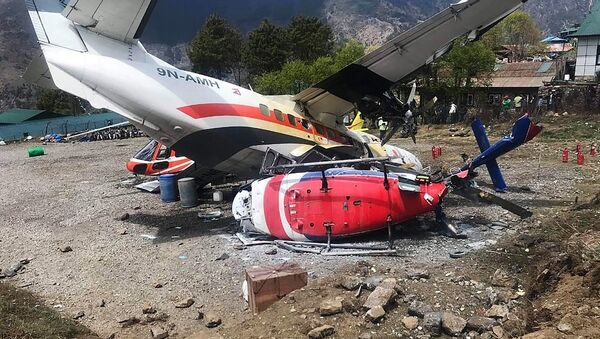 尼泊尔机场一架飞机在滑行时与一架直升机相撞 造成两人死亡 - 俄罗斯卫星通讯社