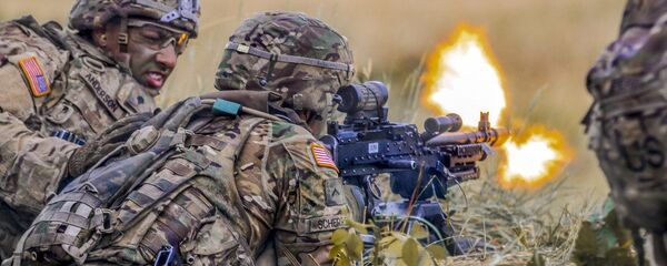 Солдаты армии США обеспечивают поддержку огнем во время совместных с Польшей учений Puma 2 в Sabre Strike 18, Польша - 俄羅斯衛星通訊社