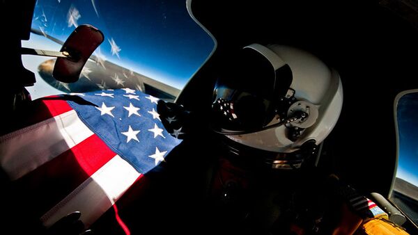Пилот американского разведывательного самолета U-2 во время полета в стратосфере  - 俄罗斯卫星通讯社