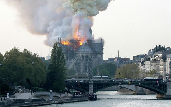法國巴黎聖母院突發火災 - 俄羅斯衛星通訊社