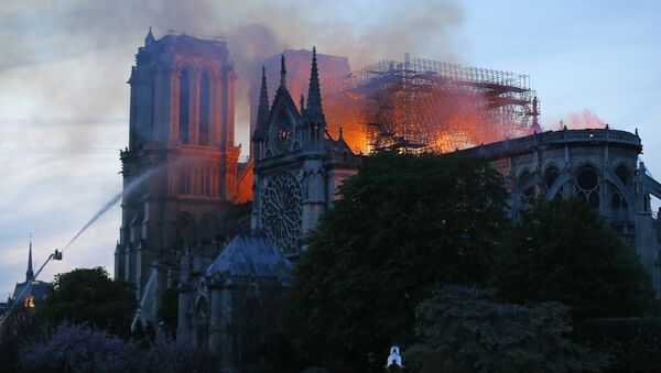 巴黎聖母院發生大火 - 俄羅斯衛星通訊社