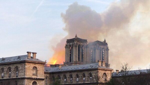 Пожар в соборе Парижской Богоматери - 俄罗斯卫星通讯社