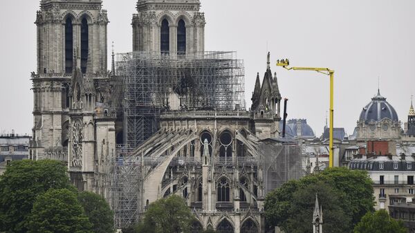 2019年4月15日，拥有800年历史的巴黎圣母院惨遭大火 - 俄罗斯卫星通讯社
