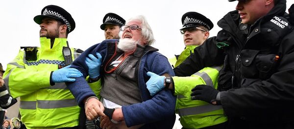 倫敦環保抗議活動已造成300多人被拘留 - 俄羅斯衛星通訊社