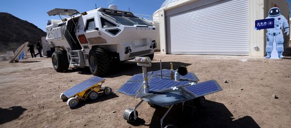 Модели марсоходов на китайской базе Mars Base 1 в китайской провинции Ганьсу - 俄罗斯卫星通讯社