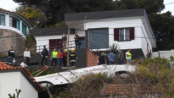 Попавший в ДТП туристический автобус в Португалии - 俄罗斯卫星通讯社